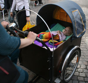 IMG_0140_crib_on_wheels.jpg