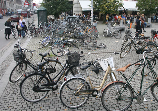 IMG_0243_fallen_bikes.jpg