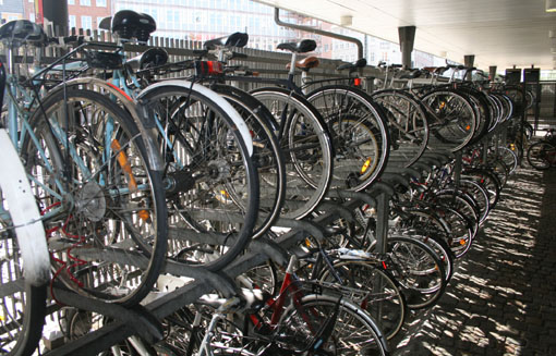 IMG_0470_bike_parking_trainstation.jpg
