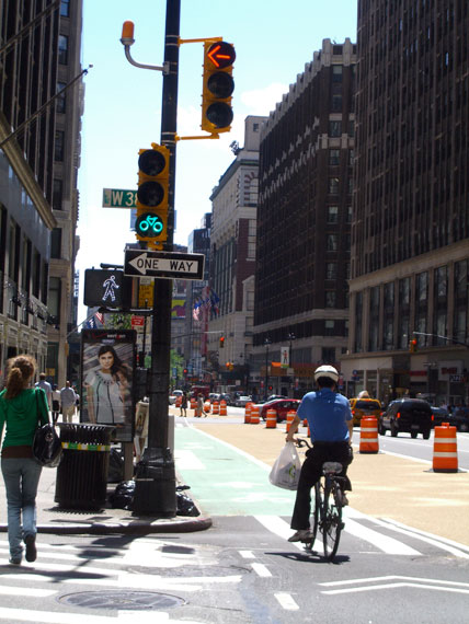 bike_signal_broadway_1.jpg