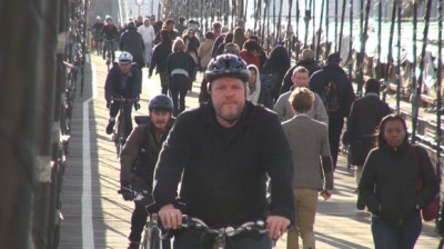 The Brooklyn Bridge promenade is a cramped nightmare. File photo: Elizabeth Press
