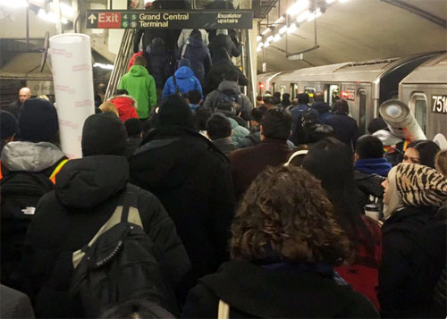 A 7 train platform became dangerously crowded this morning.