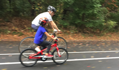 During the weekday rush, the city still lets people drive on the Prospect Park loop next to vulnerable people on bikes. Photo: David Meyer