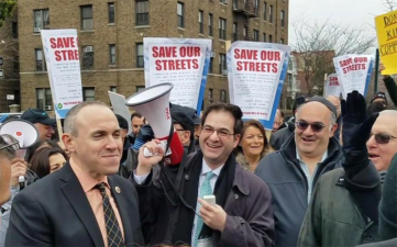 Anti-transit NIMBYs protesting better B82 bus service take a moment to wish Council Member Mark Treyger a happy birthday. Photo: @KalmanYeger