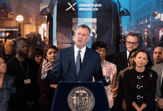 Mayor de Blasio announcing the BQX in February of 2016. Photo: Demetrius Freeman/Mayoral Photography Office