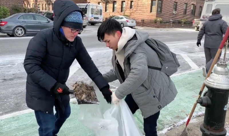 Council Member Jimmy Van Bramer helped neighborhood activists clean the 43rd and Skillman avenue bike lanes on Saturday. Yes, he is wearing Mets gloves. Photo: Clarence Eckerson Jr.