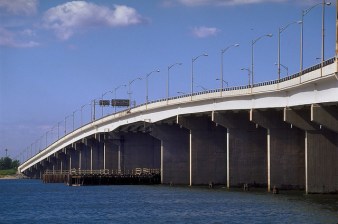 The MTA plans to use money raised from Manhattan taxi trips to expand Cross Bay Veteran Memorial Bridge discounts to all Queens residents. Photo: MTA