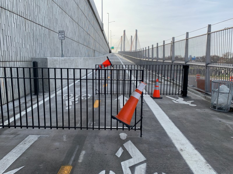 From the wrong angle, it might look like a new gate on the Kosciuszko Bridge might limit cyclist and pedestrian access. But it turns out, it's just a zig-zag so riders don't pick up too much speed. Photo: Gersh Kuntzman