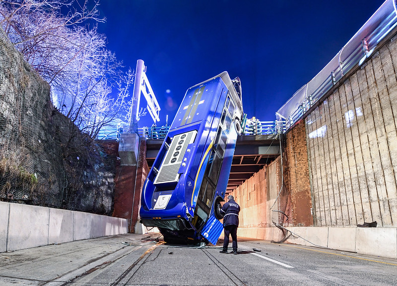 A speeding bus driver failed to negotiate a turn and sent his bus flying off of University Avenue in the Bronx late on Thursday. Photo: Marc A. Hermann / MTA